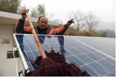 光伏電站不容忽視的維護(hù)保養(yǎng)問題(圖1) 光伏發(fā)電清洗