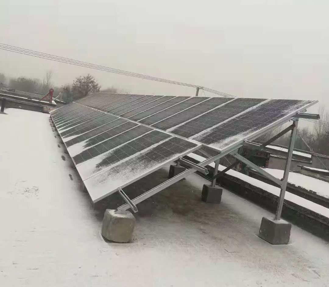 2018年的第一場雪來臨,光伏電站該如何應對?(圖2) 2018年的第一場雪來臨,光伏電站該如何應對?(圖2)