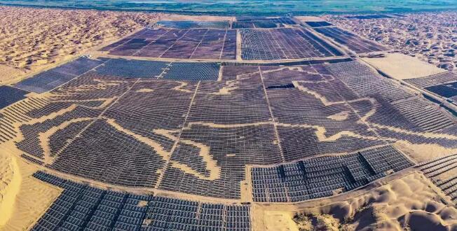 參觀全國為之震撼最大的沙漠生態光伏發電站(圖1) 上海太陽能光伏