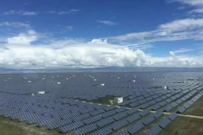 青海地區光伏發電來照亮脫貧致富路(圖1) 上海光伏太陽能