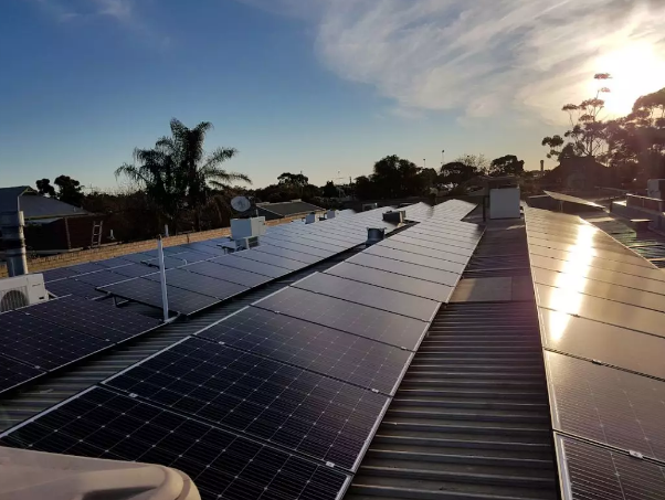 驚爆太陽能行業(yè)內(nèi)幕!定時(shí)炸彈 能省電 安全隱患(圖1) 太陽能發(fā)電板廠家