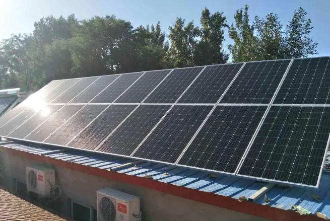 屋頂上安裝光伏好處這樣多(圖1) 屋頂光伏發電