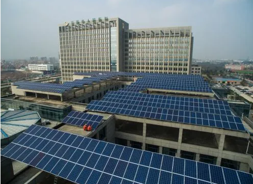 你也可以在你的屋頂安裝太陽能系統!!(圖1) 安裝太陽能系統